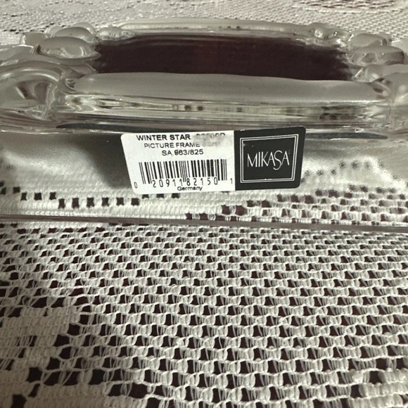 Mikasa Crystal Christmas Picture Frame, "Winter Star". Clear With Frosted Trees. - Picture 6 of 13